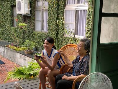 羽球》台灣一姊戴資穎全新廣告上線  91歲奶奶一起入鏡（影音）