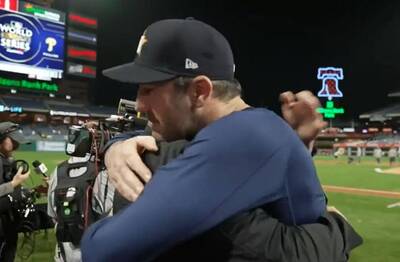 世界大賽》摘WS首勝的韋蘭德和弟弟深情擁抱 透露配球改變關鍵