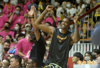 T1》霍華德在場邊拍手激勵隊友 戴維斯9火鍋準大三元也救不了雲豹