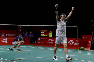 羽球年終賽》只差2分！日本21歲新星差點爆冷幹掉球王安賽龍