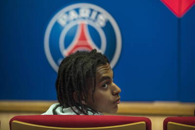 足球》天才的血脈！姆巴佩弟15歲完成大巴黎首秀、外媒曝光模板