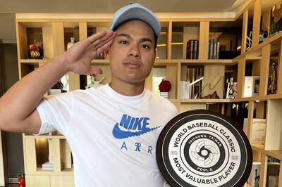 經典賽》張育成A組MVP獎座到手 歸功團隊「你們辛苦了」