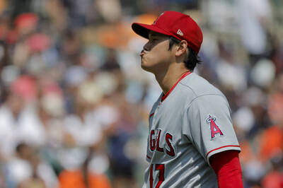 MLB》大谷一個守備動作險受傷 球評直言：這是投手的錯！