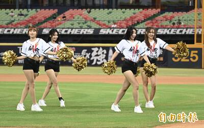 中職》NC恐龍啦啦隊「Rally Dinos」為中信兄弟開球