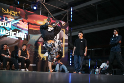 街舞》捷運盃大賽霹靂舞Battle賽 逾80組舞林高手精彩較勁