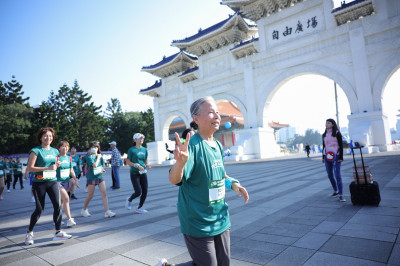 路跑》北一女中「光復青春&times;全球路跑」 歷屆校友三千人共襄盛舉