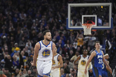NBA》終於贏了！柯瑞轟36分 勇士力退魔術終止3連敗