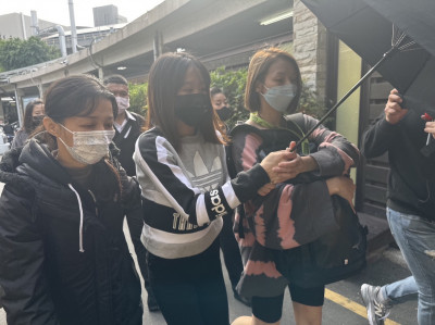 張誌家回家了！不敢讓孩子知道   妻抱骨灰場面哀悽