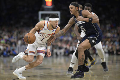 NBA》超悲情！前役62分鬼神表現贏不了 太陽布克今轟44分還是輸