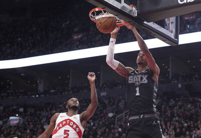 NBA》天才！溫班亞瑪超鬼神「火鍋大三元」 締造史上第一人偉業（影音）