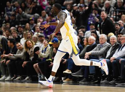 NBA》有沒有看錯？ D.格林命中超扯40呎壓哨三分球！（影音）