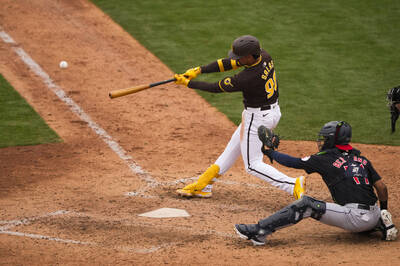 MLB》年僅17歲的教士大物捕手單場雙安 熱身賽生涯首安出爐！