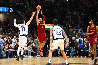 NBA》獨行俠雙星合轟75無用！ 騎士斯特魯斯59英呎超大號三分絕殺