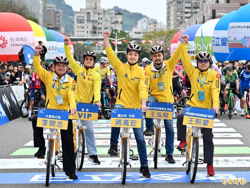 2024國際自由車環台賽開跑 蔣萬安領騎台北站