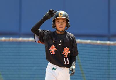 謝國城盃少棒》台南市連2場完封勝！ 獅隊餅總現場見證兒子出賽