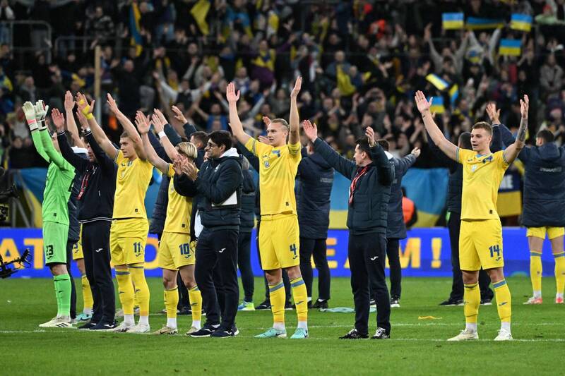足球》挺過戰亂！ 烏克蘭踢進2024歐國盃會內賽