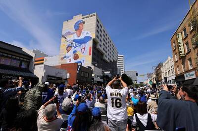 MLB》大谷翔平二刀流巨型壁畫揭幕！ 日媒爆現場500人歡聲雷動