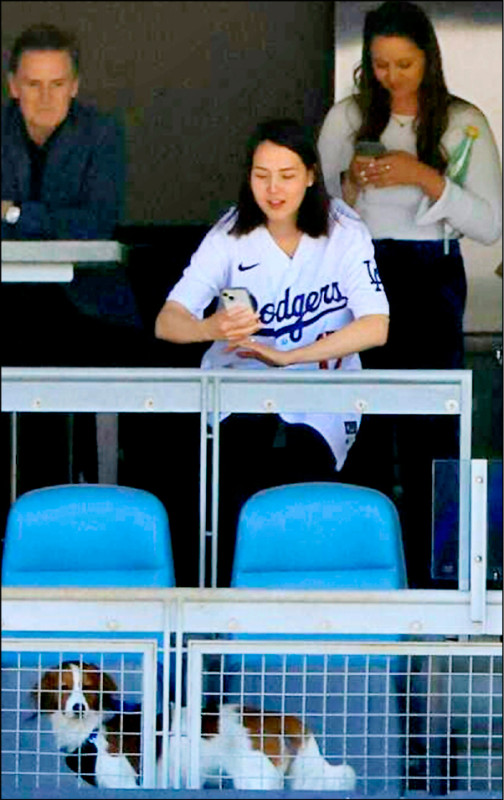 愛妻愛犬作伴 大谷雙安起手式