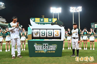 中職》洪總993勝到手 還「拉攏」到一位小球迷
