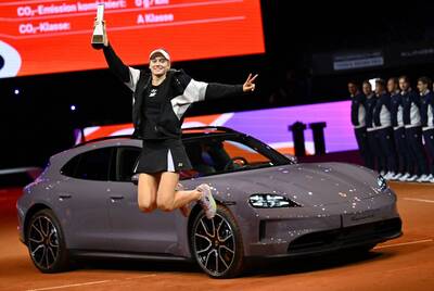 網球》蕾巴金娜贏了斯圖加特冠軍 沒駕照開不了保時捷跑車