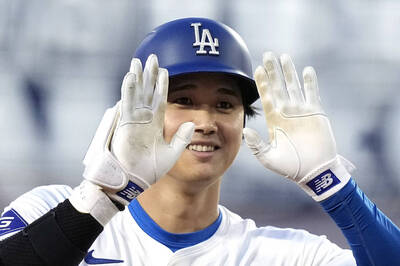 MLB》13轟並列大聯盟全壘打王 翔平開轟慶祝大谷日（影音）