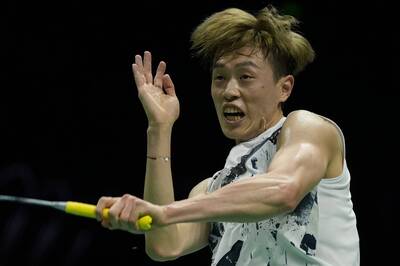 新加坡賽》「左手重砲」林俊易直落二拍落香港伍家朗 晉級男單16強