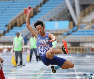 台灣公開賽》巴黎奧運國手林昱堂 大雨出賽以1公分之差保住跳遠金牌