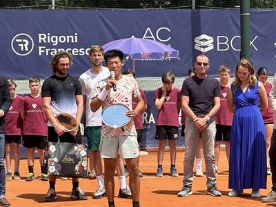 網球》「夜市球王」曾俊欣維琴察挑戰賽攻頂 抱本季第２座男單金盃