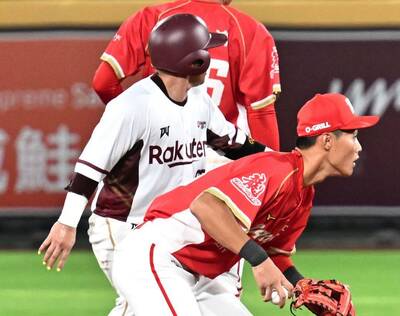 中職》夾殺變妨礙跑壘 葉總：尷尬的play（影音）