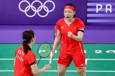 奧運羽球》又爆粗口? 中國女雙名將「臥曹姐」疑似又在場上飆髒話 奧運羽球》又爆粗口? 中國女雙名將「臥曹姐」疑似又在場上飆髒話