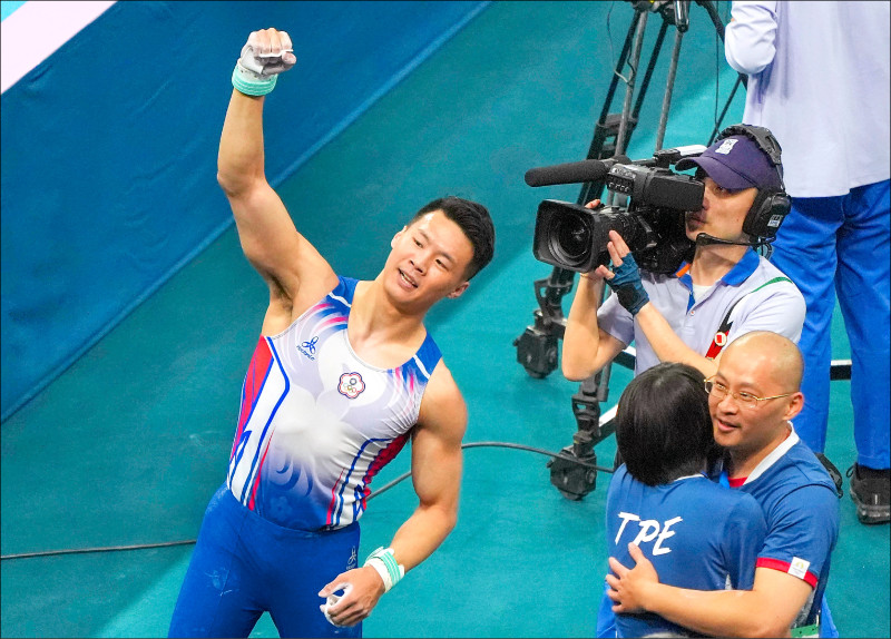 唐嘉鴻家人 觀眾席上愛相隨