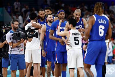 奧運男籃》日本遇「黑哨」?兩個關鍵判決太致命 外國網友都開罵裁判 奧運男籃》日本遇「黑哨」?兩個關鍵判決太致命 外國網友都開罵裁判