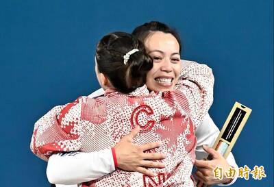 奧運舉重》超越勝負的感動！暖心擁抱郭婞淳 加拿大女將致敬：優秀又真誠