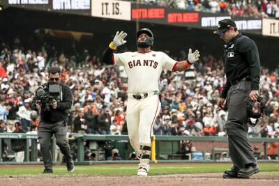 MLB》史上第1人！巨人外野手反方向開轟改寫球場特殊紀錄（影音）