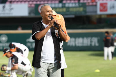 中職》 金曲歌王蒞臨台南球場 一秒回到復古祭