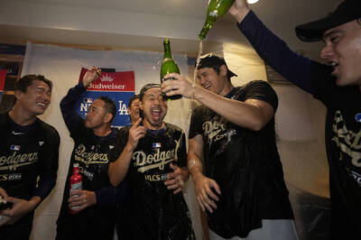 MLB季後賽》大谷翔平體驗第二次的香檳浴 狂讚山本由伸好投