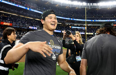 MLB》上巴士後就安靜看漫畫！ 道奇隊友透露大谷翔平私下一面