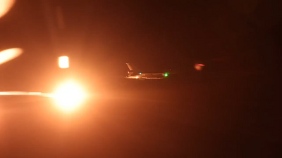 12強》F-16V戰機伴飛台灣英雄載譽歸國 熱焰彈畫面曝光超震撼（影音）