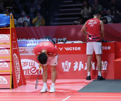 羽球年終賽》正式退休！李洋向球場深深一鞠躬 BWF不捨發文：下課了