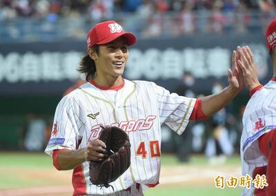 中職》龍隊帥哥強投改披猿袍！呂詠臻哽咽向味全球迷道別：好難喔...