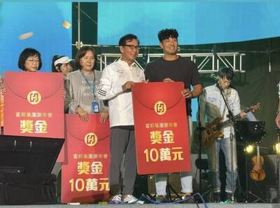 中職》林哲瑄尾牙抽中頭獎 10萬元全數捐出助弱勢