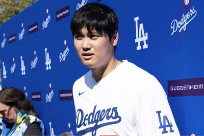 MLB》大谷翔平抵達春訓基地備戰！ 練投到一半小狗「亂入」成插曲