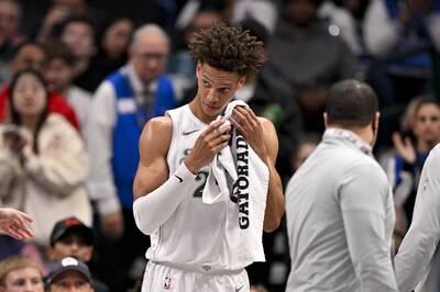 NBA》一度只剩7人能上！傷兵滿營的獨行俠遭太陽燒毀苦吞5連敗