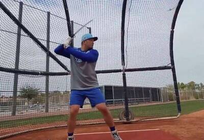 MLB》效仿名將王貞治？  鈴木誠也拿日本武士刀做打擊練習