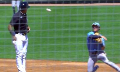 MLB》想破壞雙殺守備？ 老虎球星巴耶茲竟用頭部干擾傳球