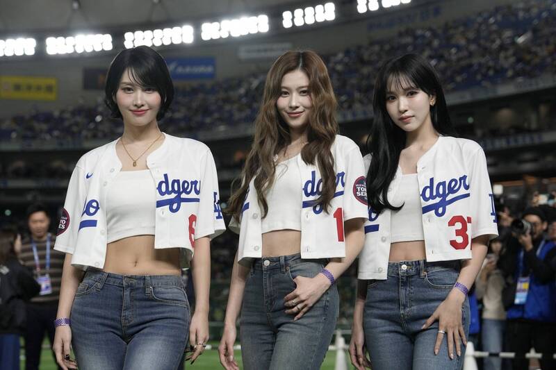 東京賽》女團MISAMO開球成場上嬌點 羅哈斯、山本由伸開心合影