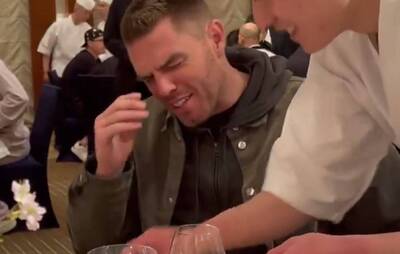 東京賽》道奇MVP球星佛里曼壯膽吃海膽 卻有日本食物不敢品嚐