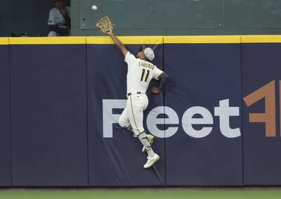 MLB》釀酒人21歲新星美技沒收追平轟！成功斬斷雙城13連勝
