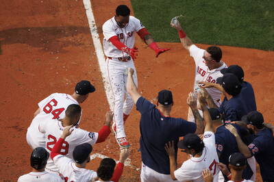 MLB》這只是平凡的飛球&hellip; 紅襪外野大物擊出史上最短再見轟