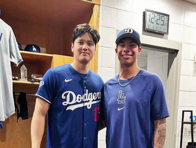 MLB》台灣新星柯敬賢在Live BP對決大谷翔平 還開心與大谷合影